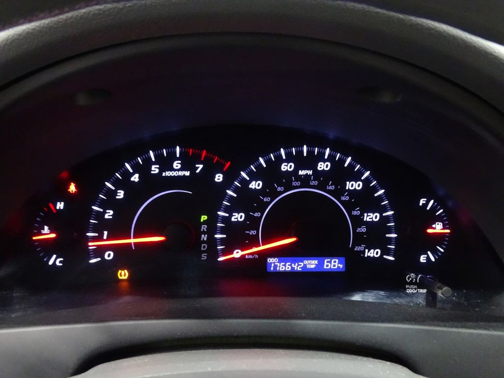 Vehicle image 21 of 30