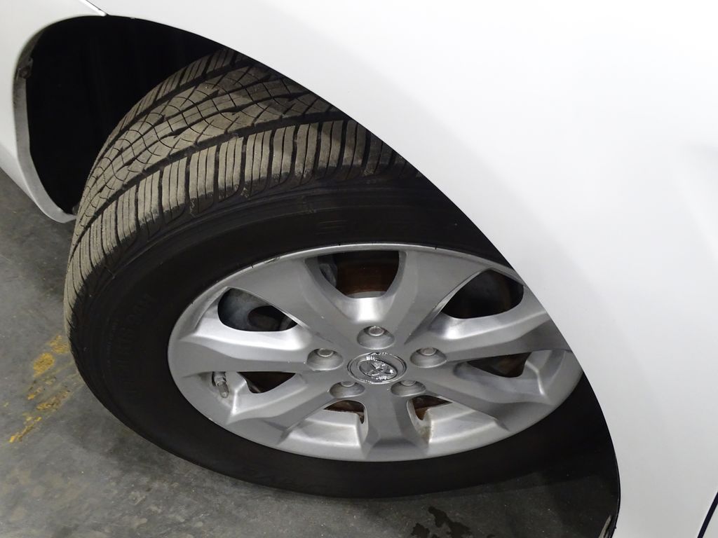 Vehicle image 27 of 30