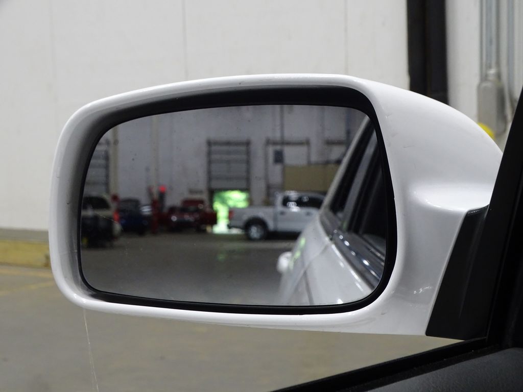 Vehicle image 26 of 30