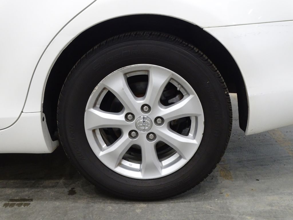 Vehicle image 28 of 30