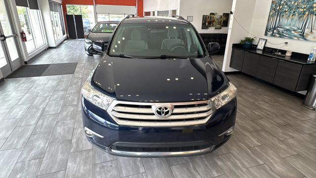 2011 Toyota Highlander Base Image 3 of 34