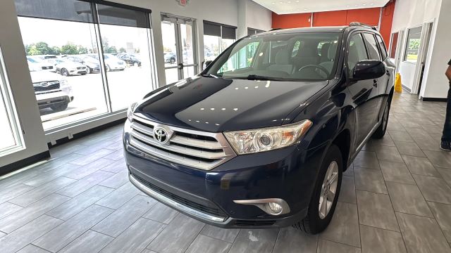 2011 Toyota Highlander Base Image 1 of 34