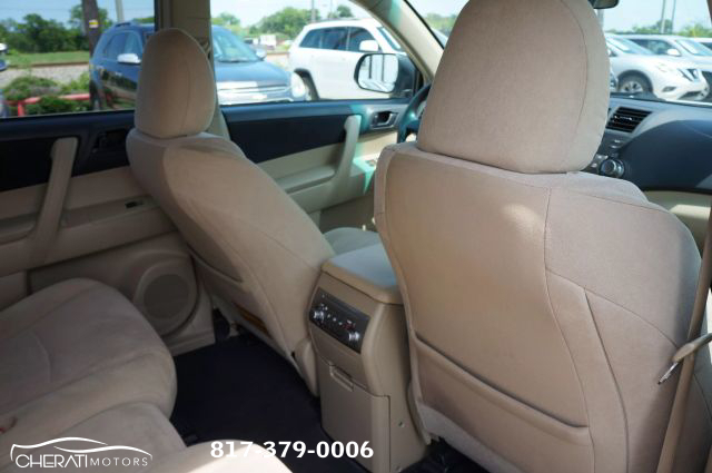 Vehicle image 21 of 26