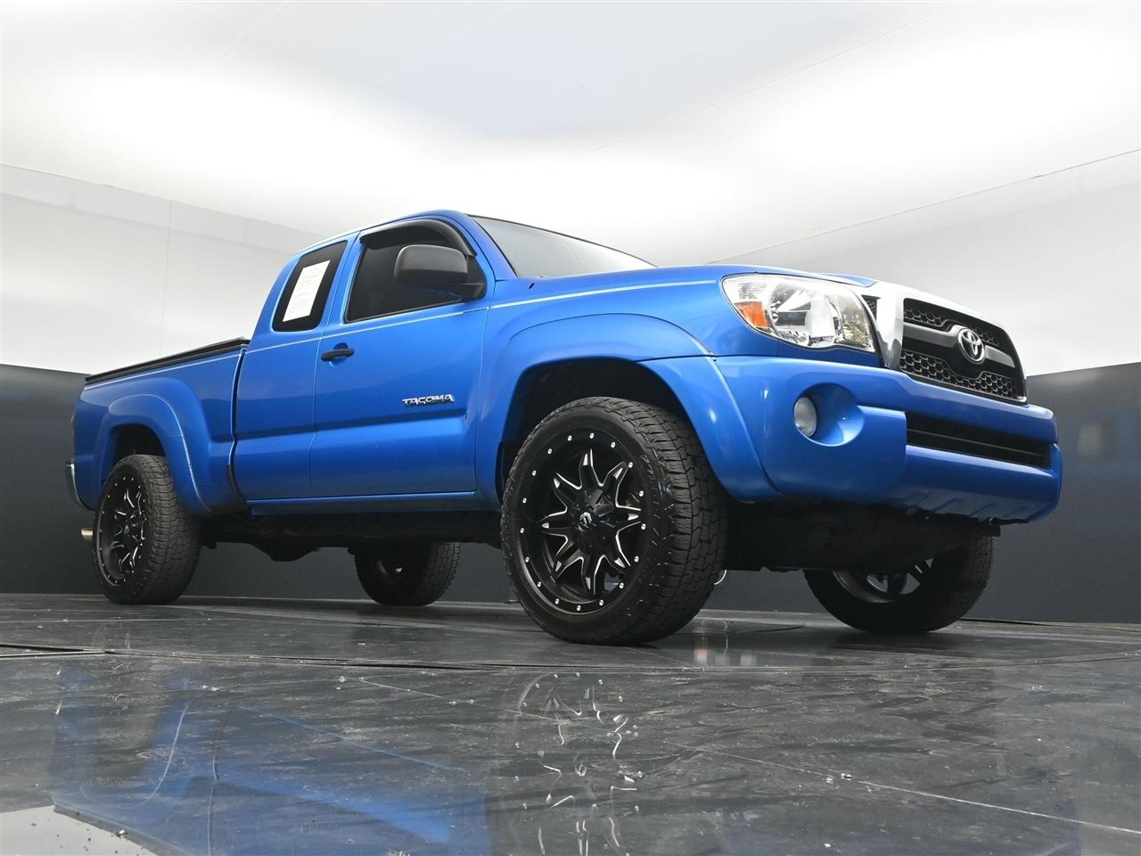 2011 Toyota Tacoma Base Image 3 of 40