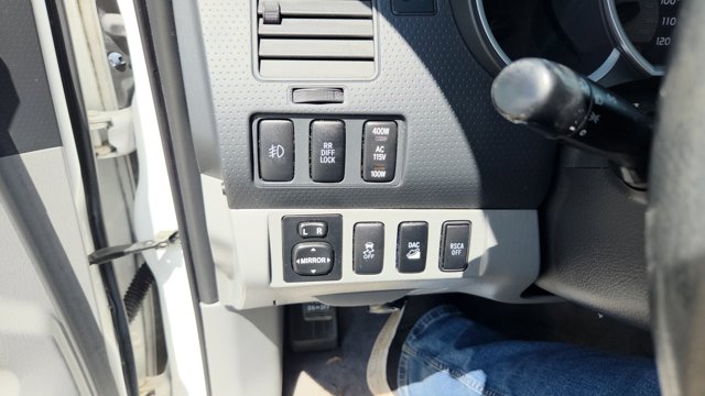 Vehicle image 26 of 30