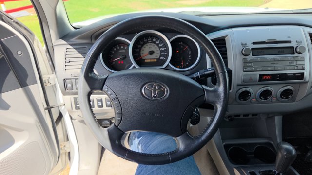 Vehicle image 23 of 30