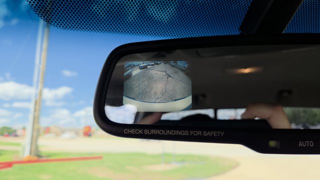 Vehicle image 27 of 30
