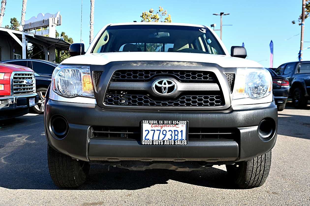 2011 Toyota Tacoma PreRunner Image 2 of 22