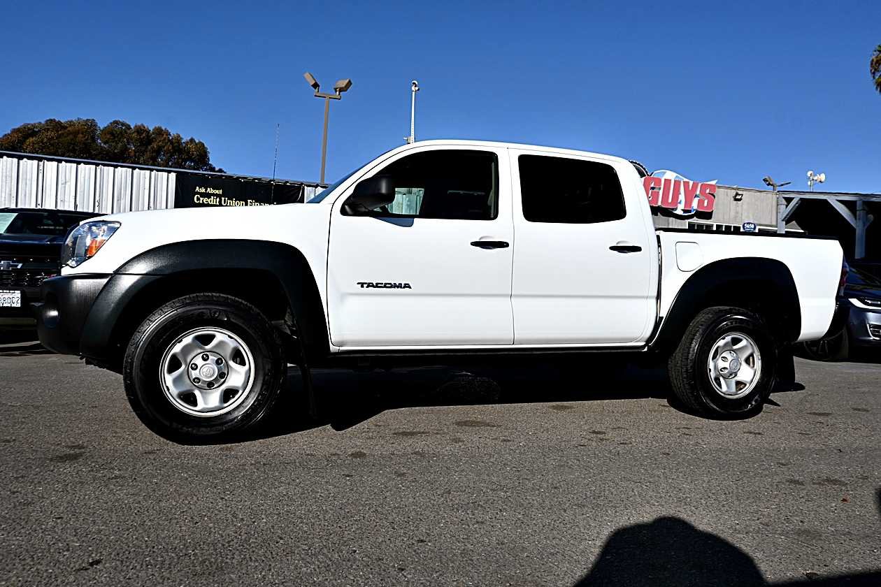 2011 Toyota Tacoma PreRunner Image 3 of 22