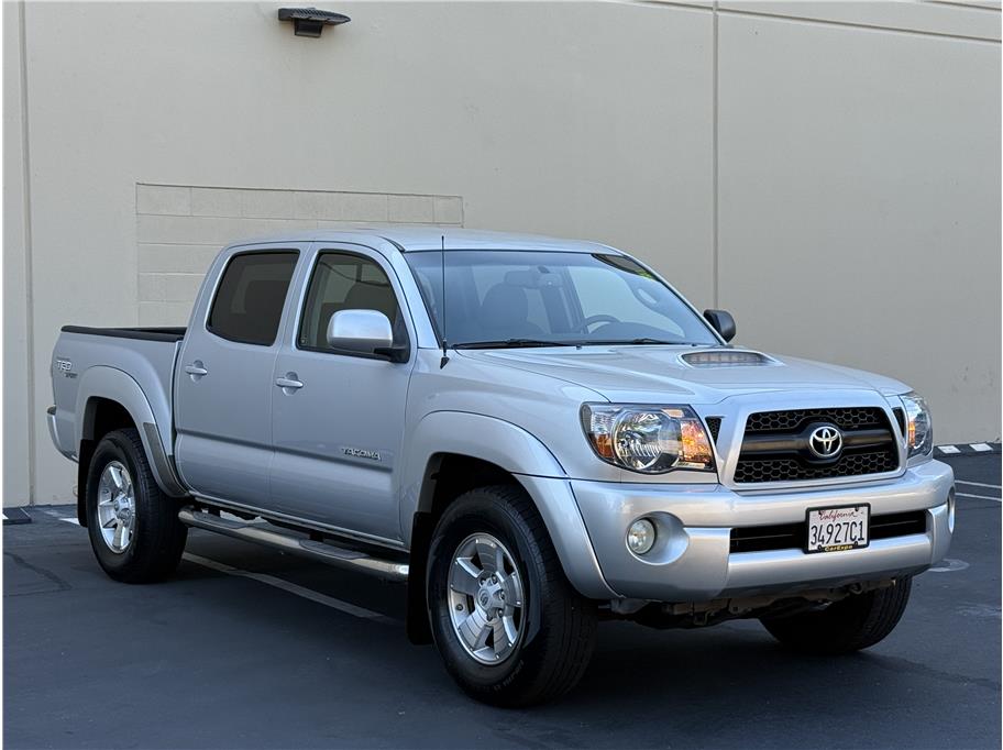 2011 Toyota Tacoma PreRunner Image 2 of 20