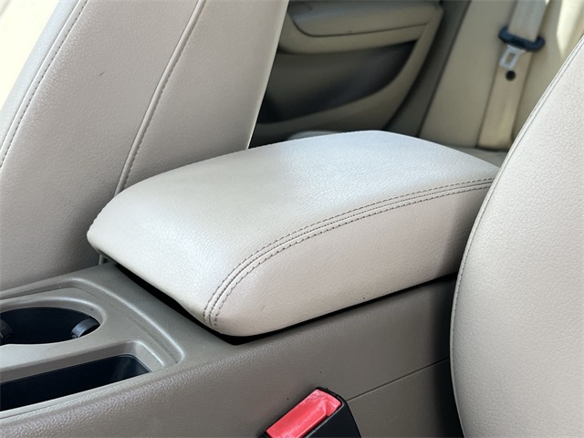 Vehicle image 21 of 24