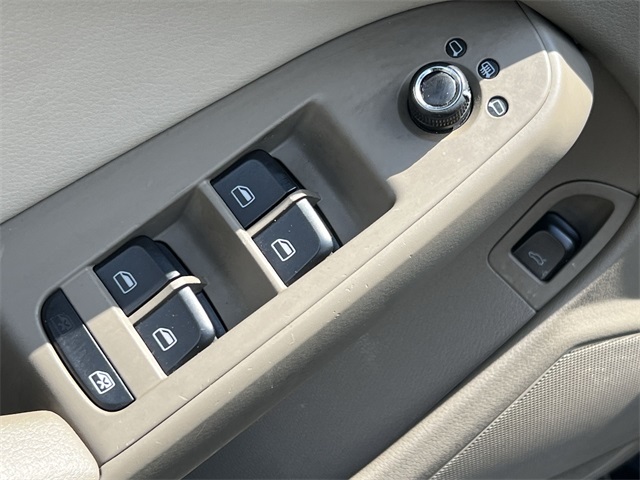 Vehicle image 18 of 24
