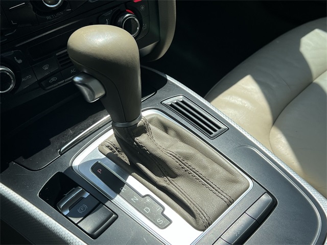 Vehicle image 17 of 24