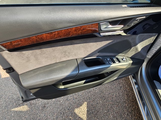 Vehicle image 13 of 18