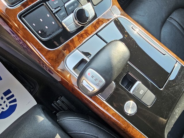 Vehicle image 17 of 18