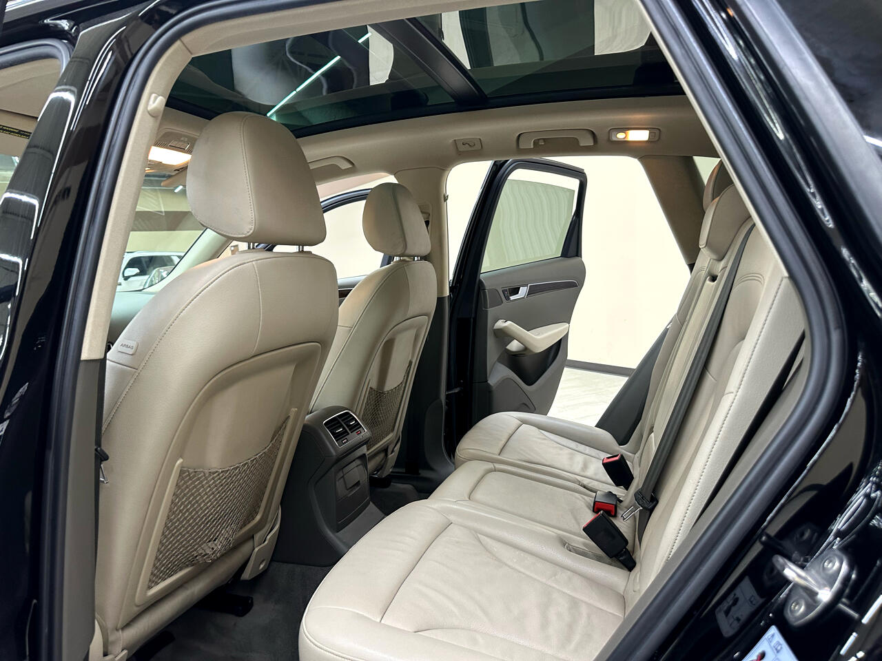 Vehicle image 23 of 44