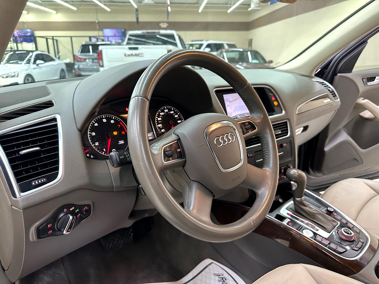 Vehicle image 27 of 44