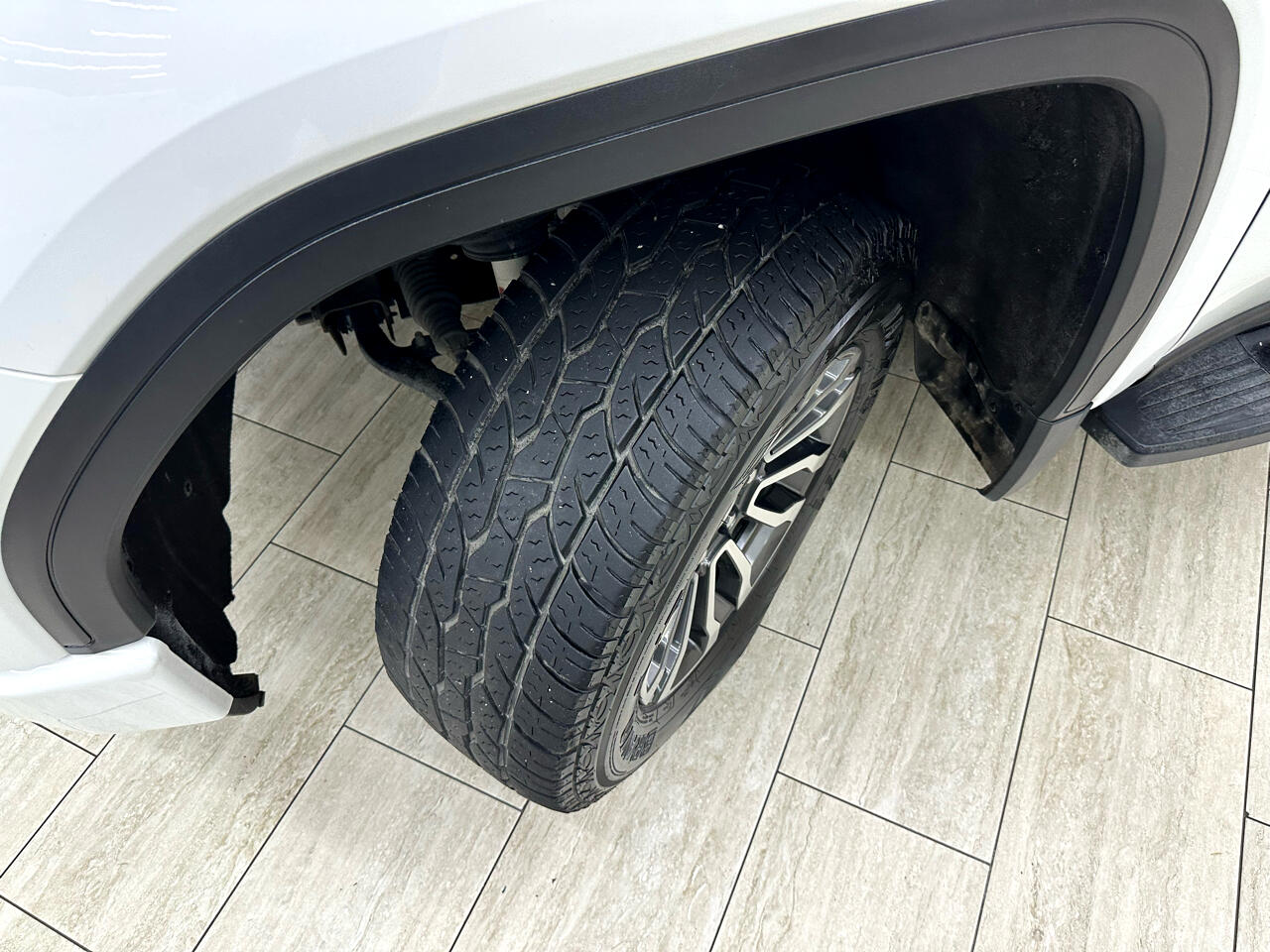 Vehicle image 41 of 44