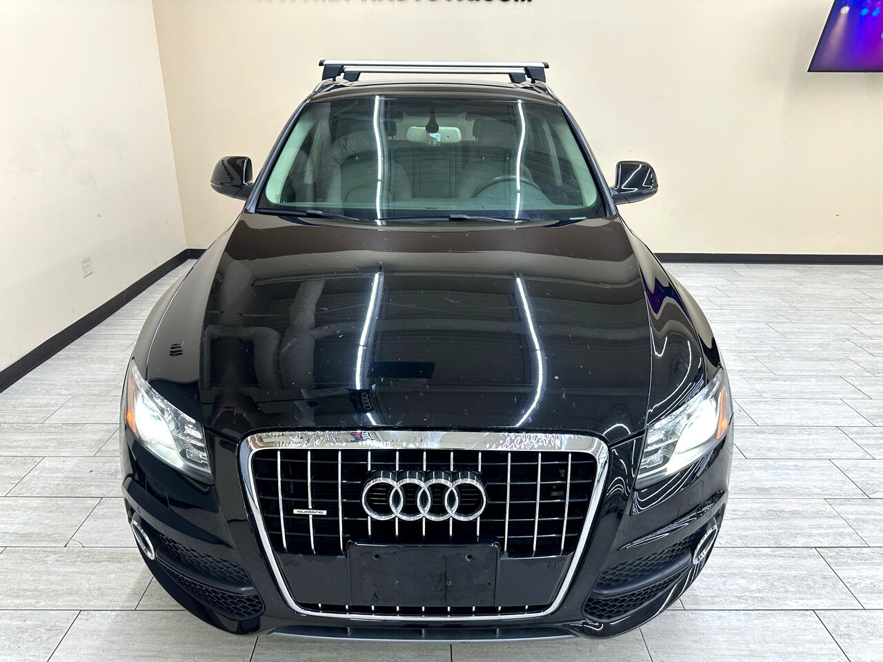 Vehicle image 3 of 44