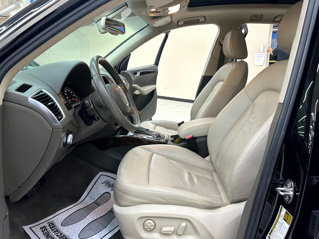 Vehicle image 25 of 44
