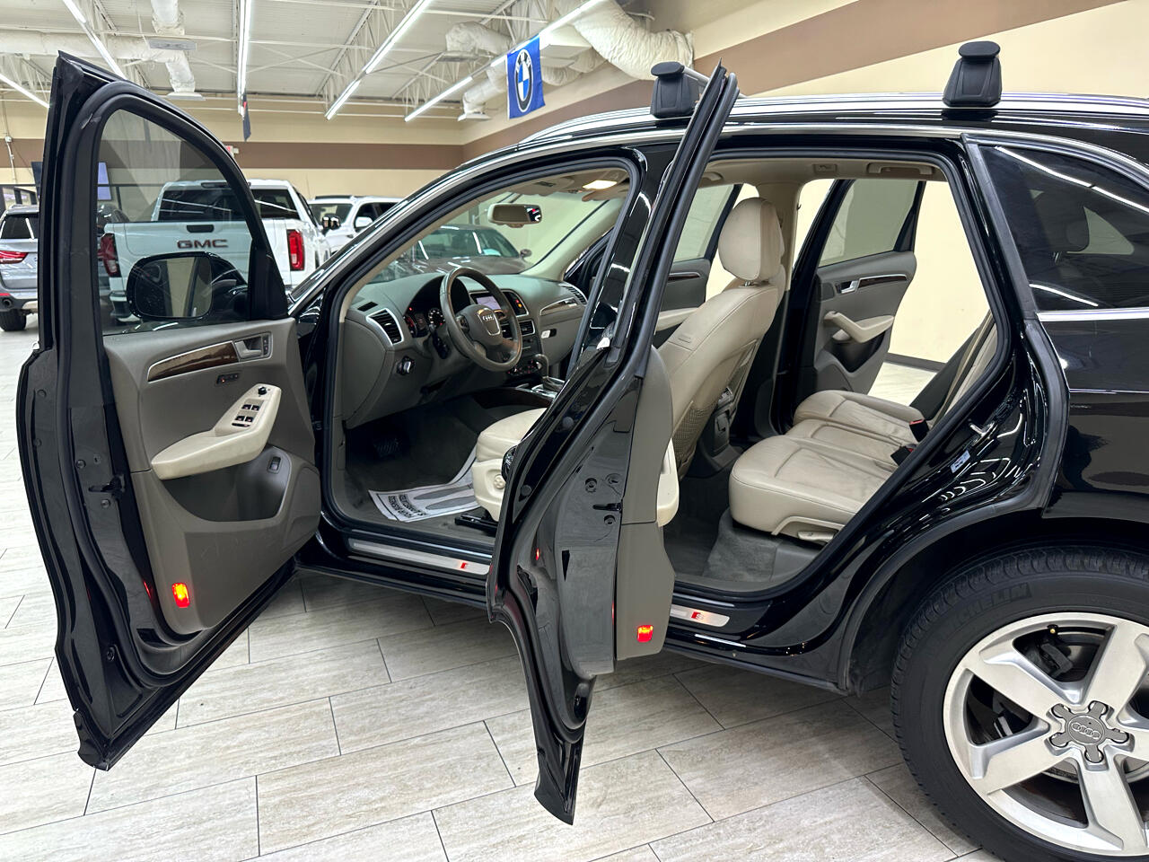 Vehicle image 40 of 44