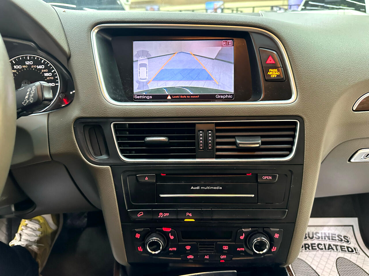 Vehicle image 29 of 44