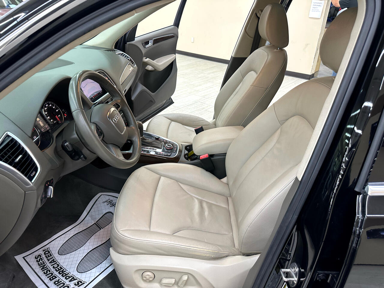 Vehicle image 24 of 44