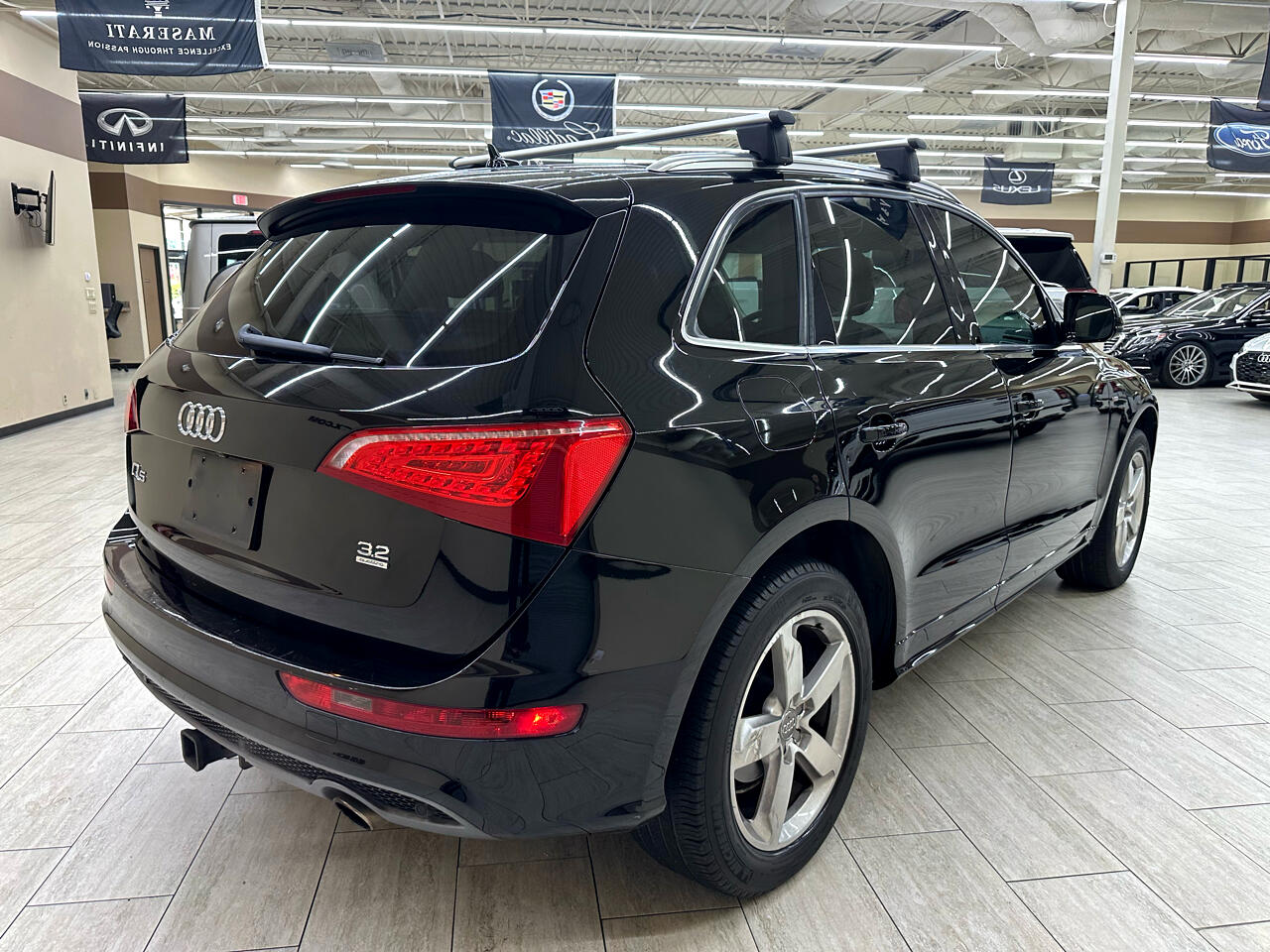 Vehicle image 8 of 44