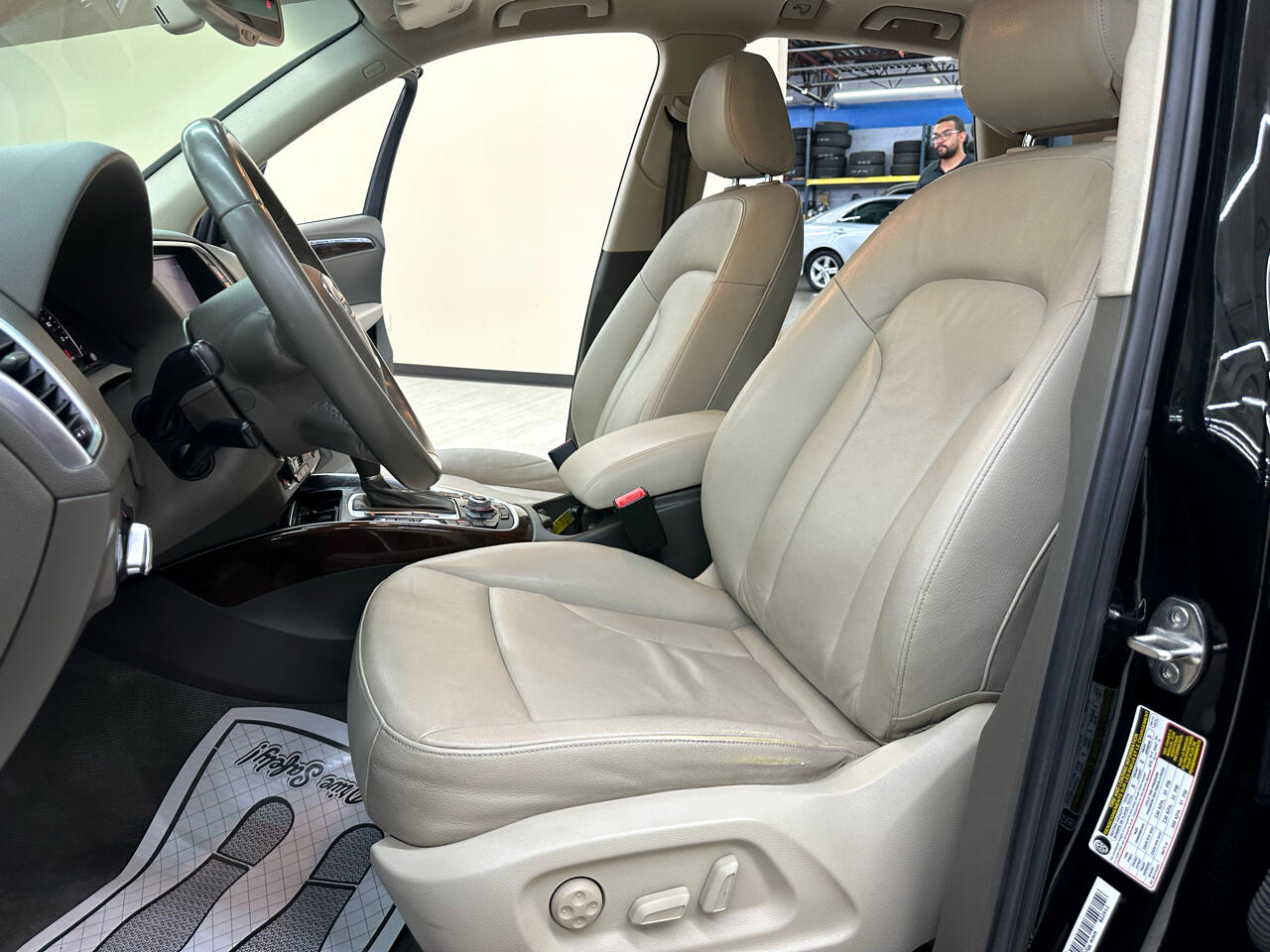 Vehicle image 20 of 44
