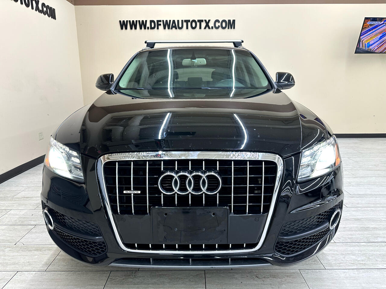 Vehicle image 4 of 44
