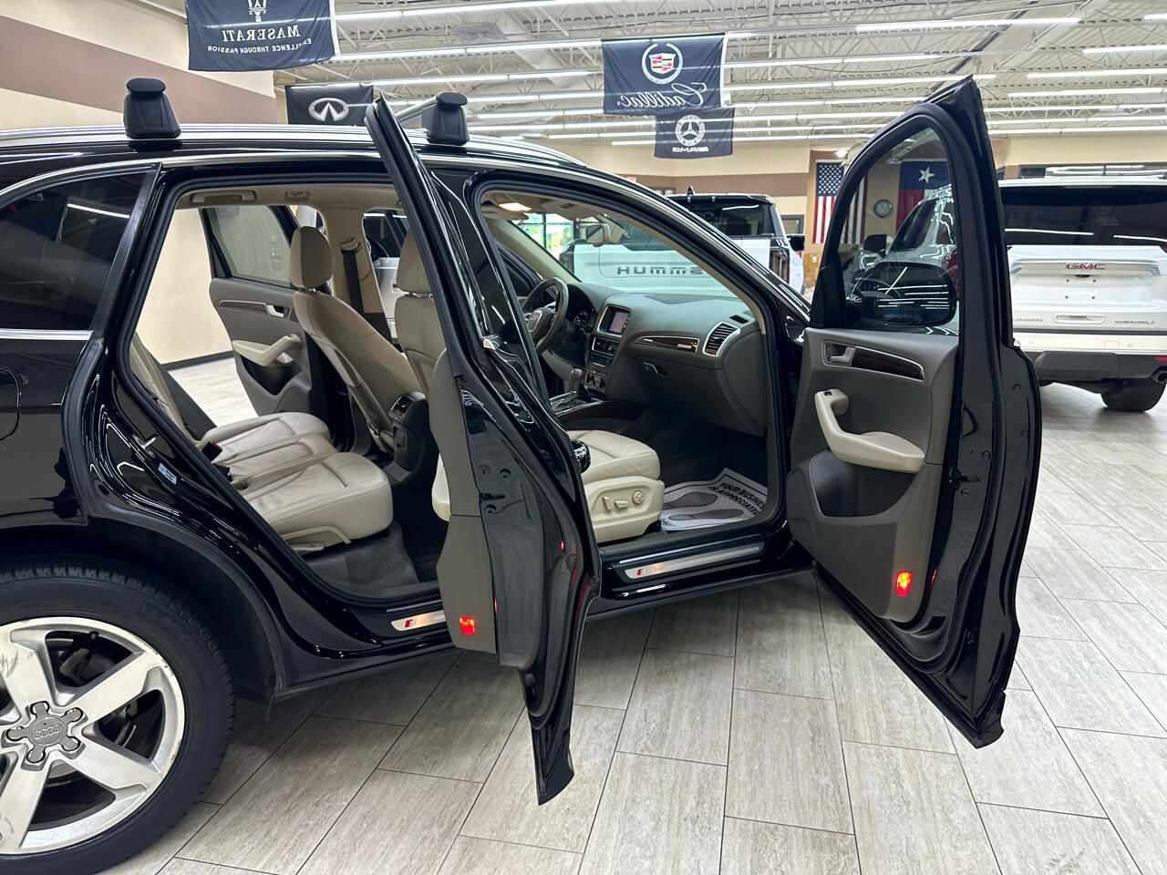 Vehicle image 6 of 44