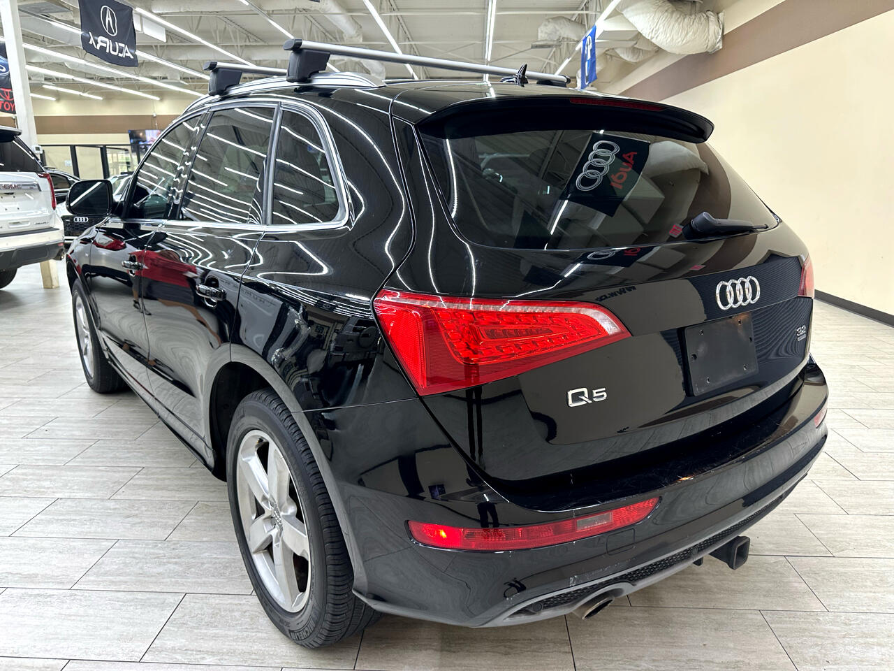 Vehicle image 10 of 44