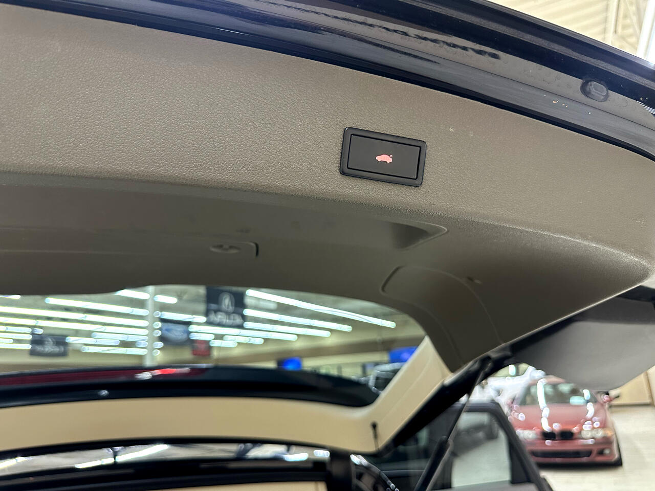 Vehicle image 37 of 44