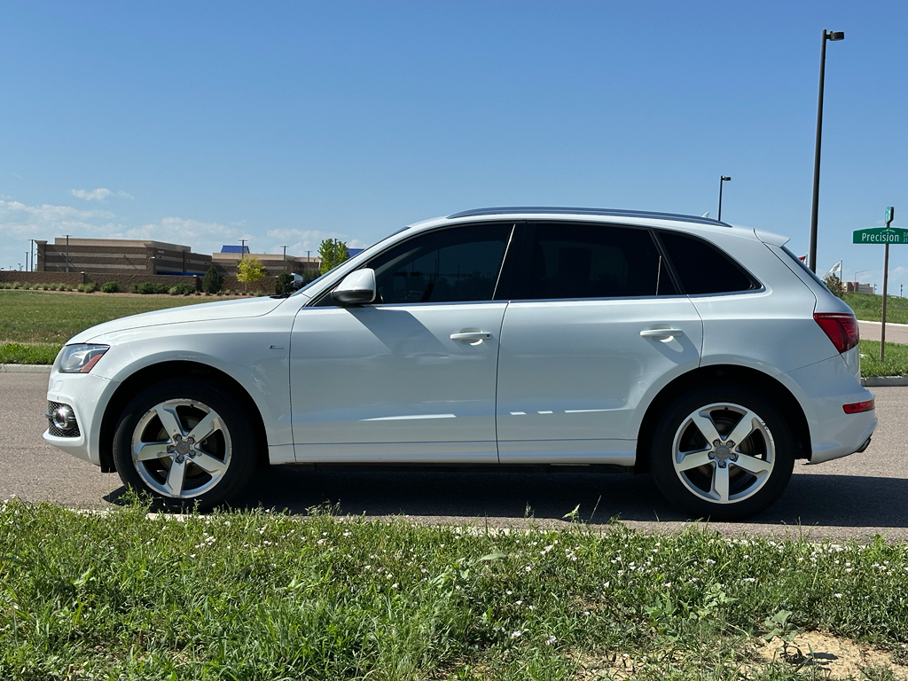 2012 Audi Q5 3.2L Premium Plus Image 8 of 33