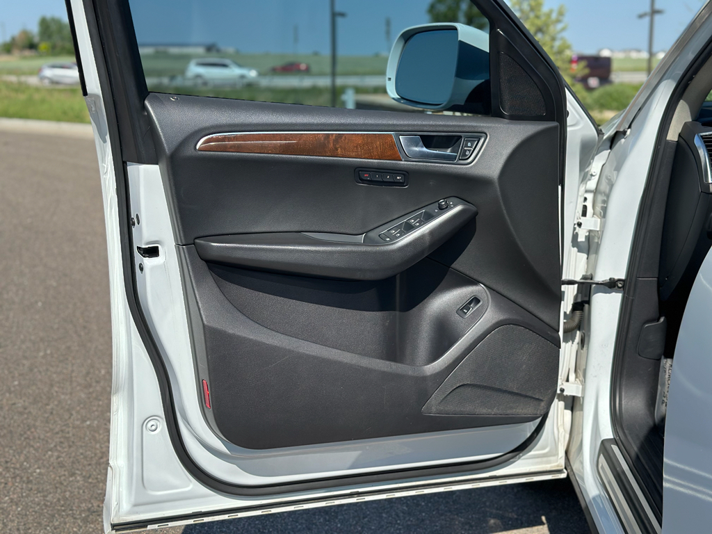 2012 Audi Q5 3.2L Premium Plus Image 25 of 33