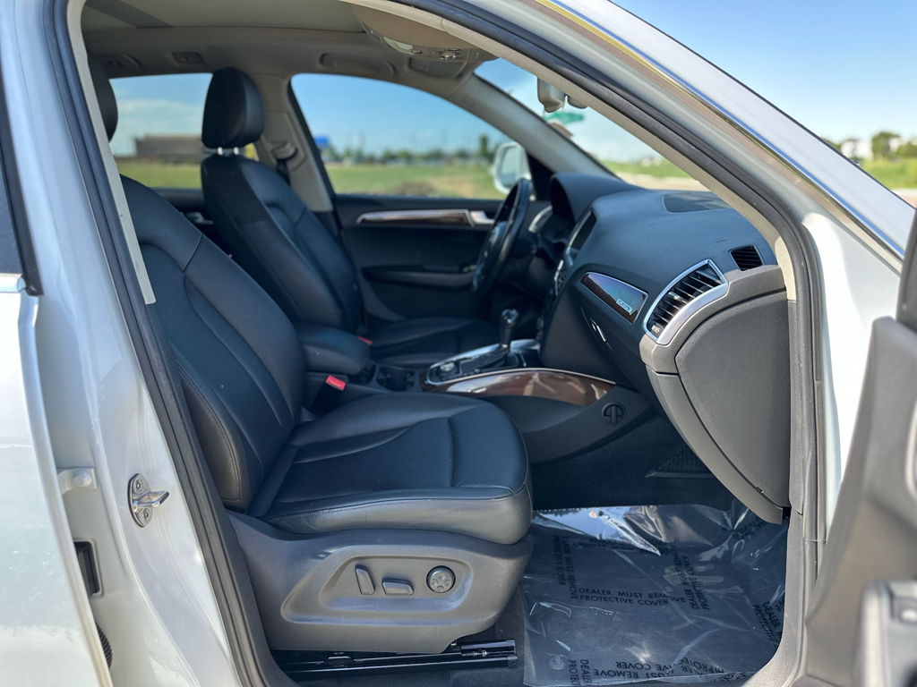 2012 Audi Q5 3.2L Premium Plus Image 13 of 33