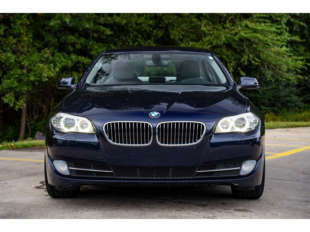 2012 BMW 5 Series 528i Image 3 of 33
