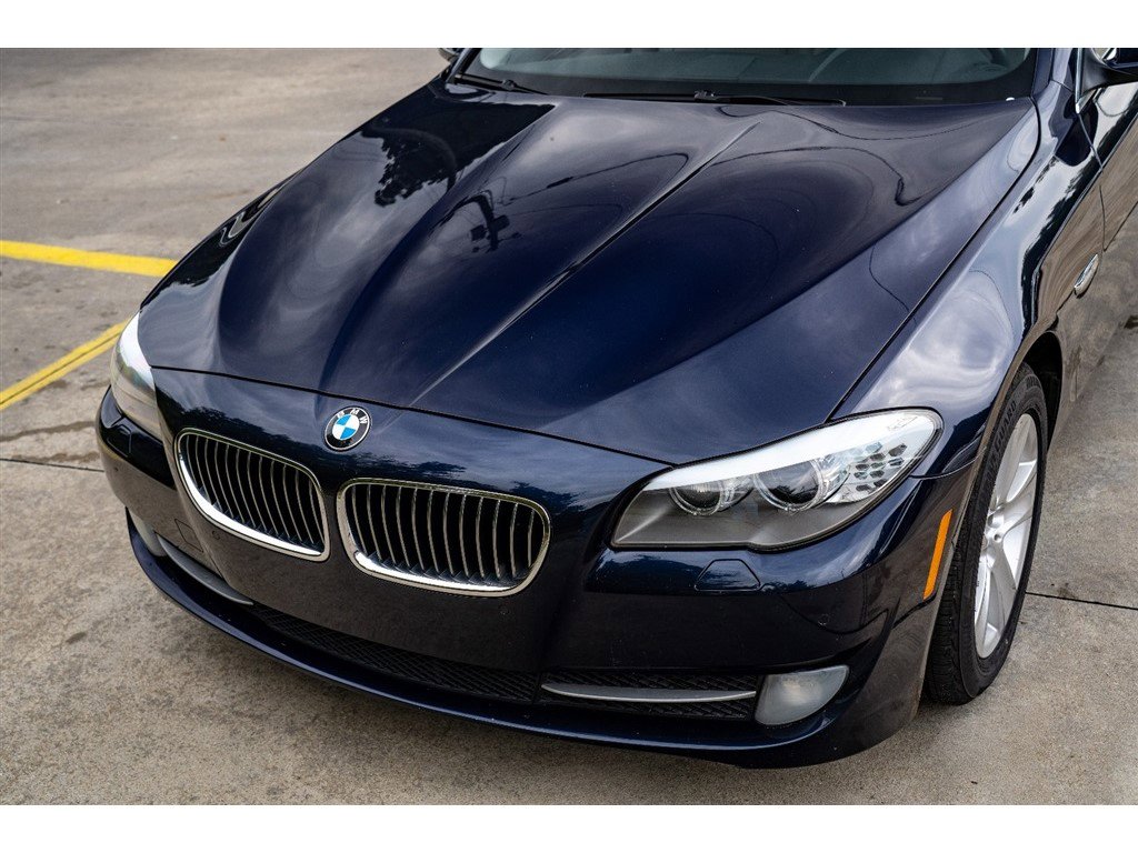 2012 BMW 5 Series 528i Image 2 of 33