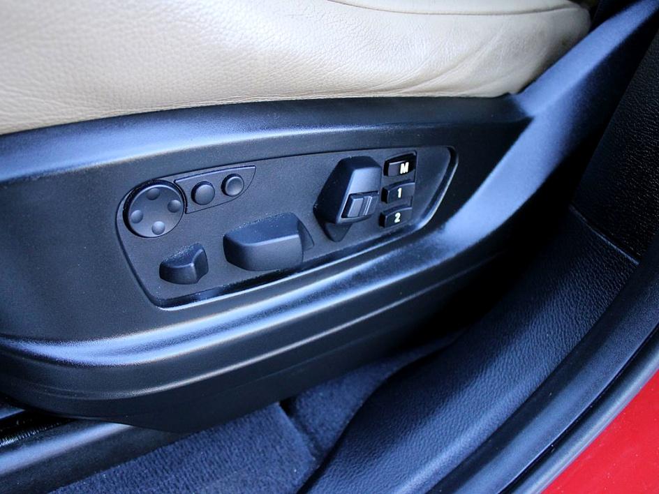 Vehicle image 12 of 28