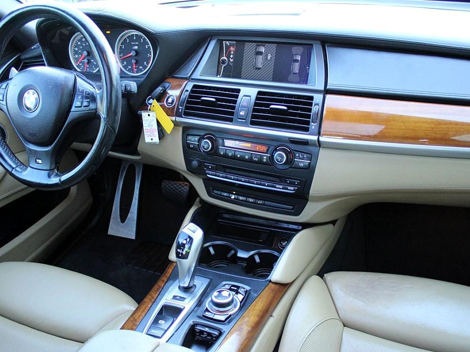 Vehicle image 22 of 28