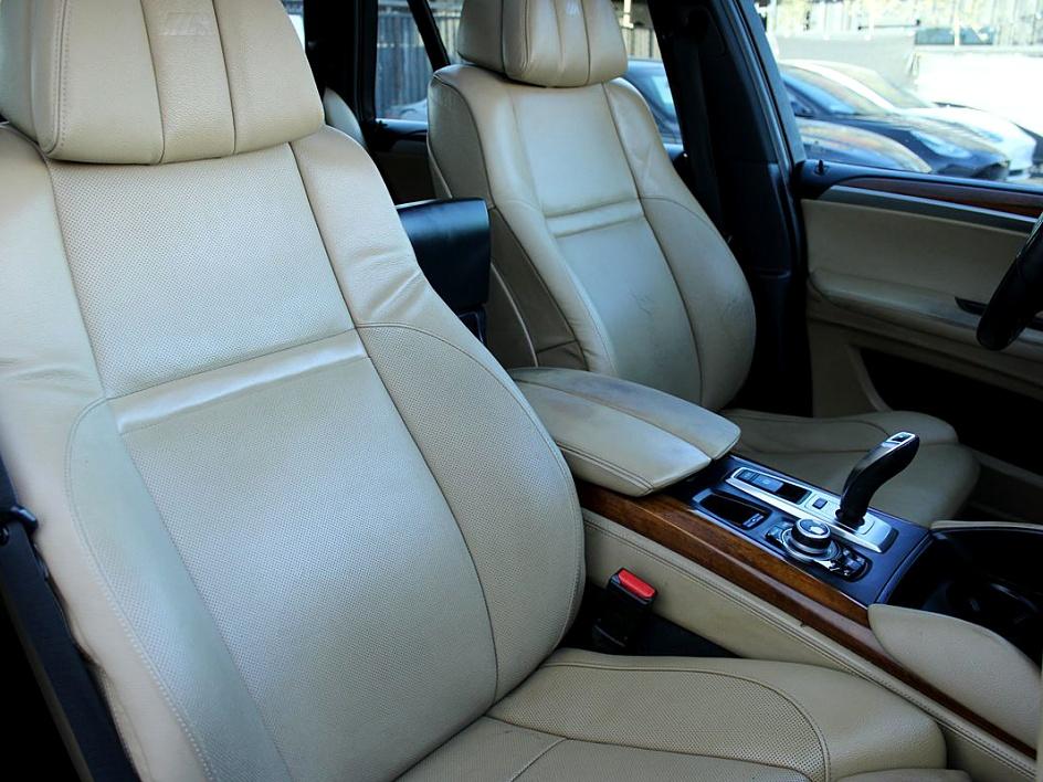 Vehicle image 25 of 28