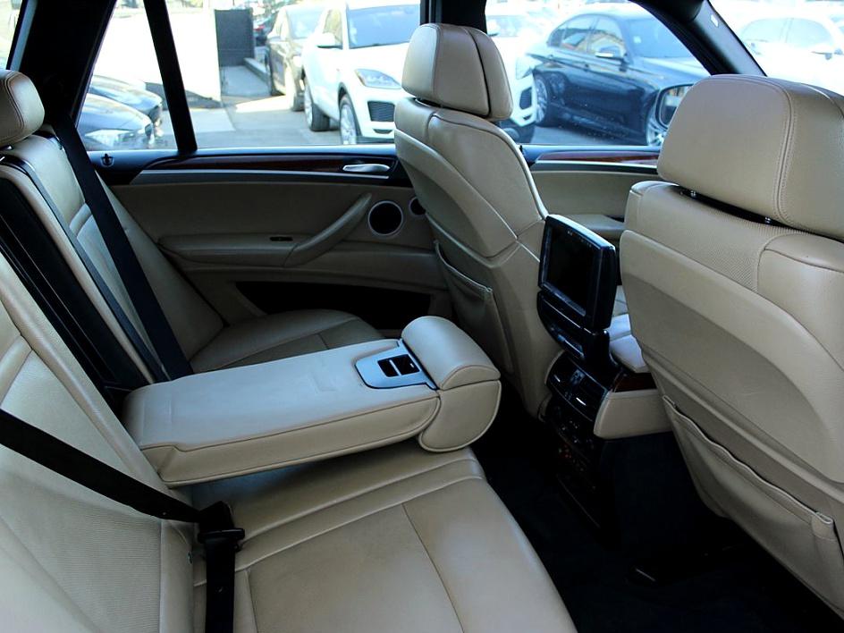 Vehicle image 21 of 28