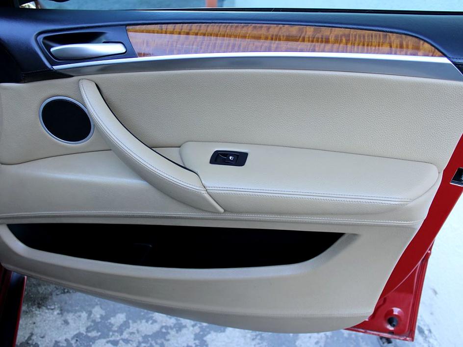 Vehicle image 26 of 28