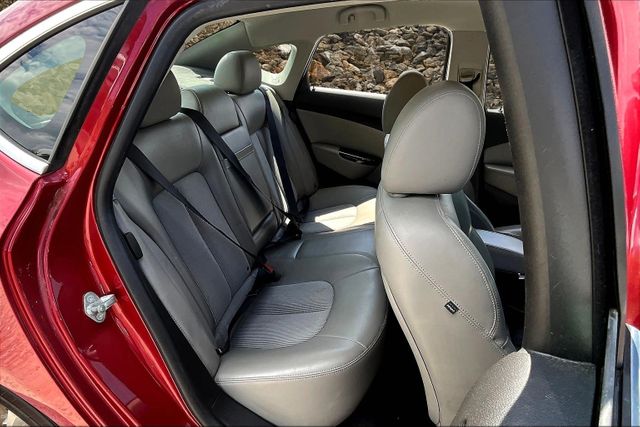 Vehicle image 10 of 31