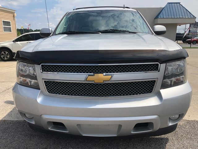 2012 Chevrolet Avalanche LT Image 2 of 30