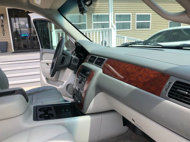 2012 Chevrolet Avalanche LT Image 19 of 30