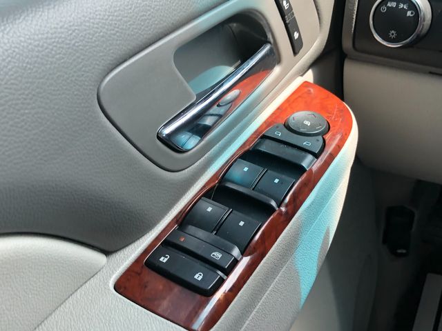 2012 Chevrolet Avalanche LT Image 26 of 30