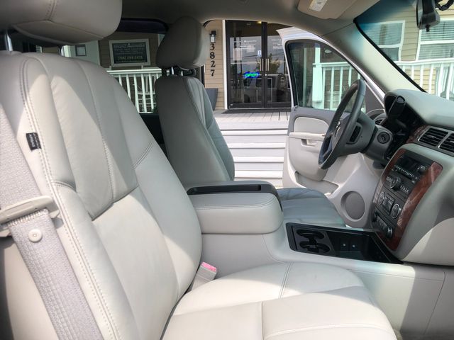 2012 Chevrolet Avalanche LT Image 14 of 30