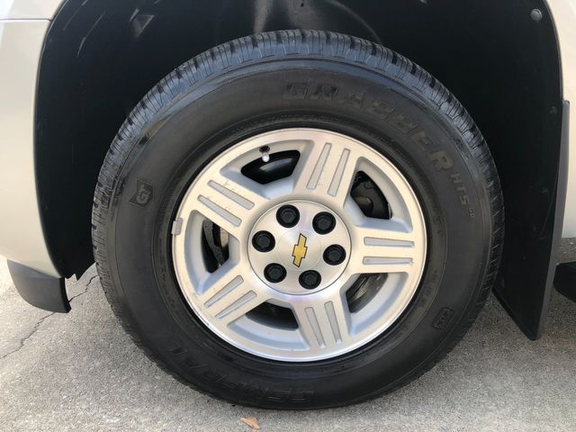 2012 Chevrolet Avalanche LT Image 8 of 30