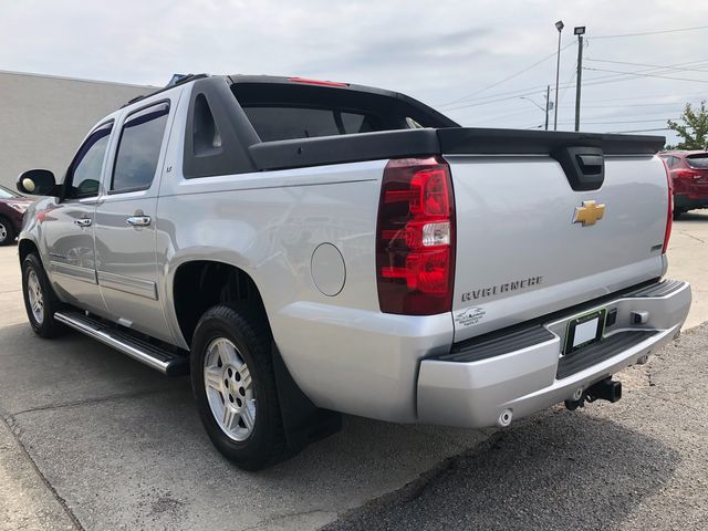 2012 Chevrolet Avalanche LT Image 6 of 30